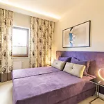 Executive With Sauna By Grand *