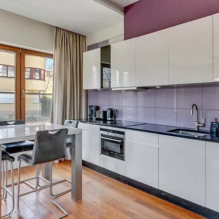 Executive With Sauna By Grand *