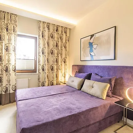 Executive With Sauna By Grand *